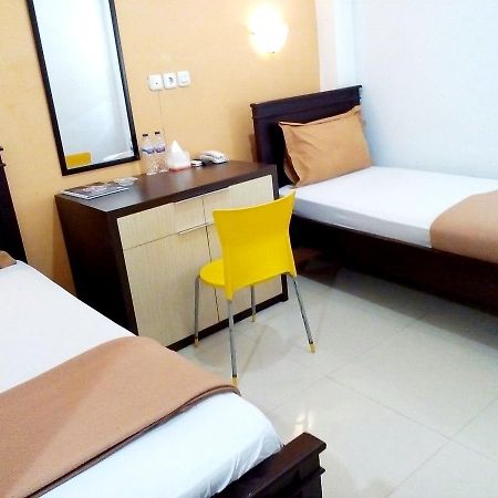 Hotel Elresas Lamongan エクステリア 写真